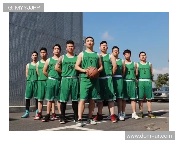 南京篮球队在杯赛中的灵活战术与团队配合分析 南京篮球队在杯赛中的灵活战术与团队配合分析